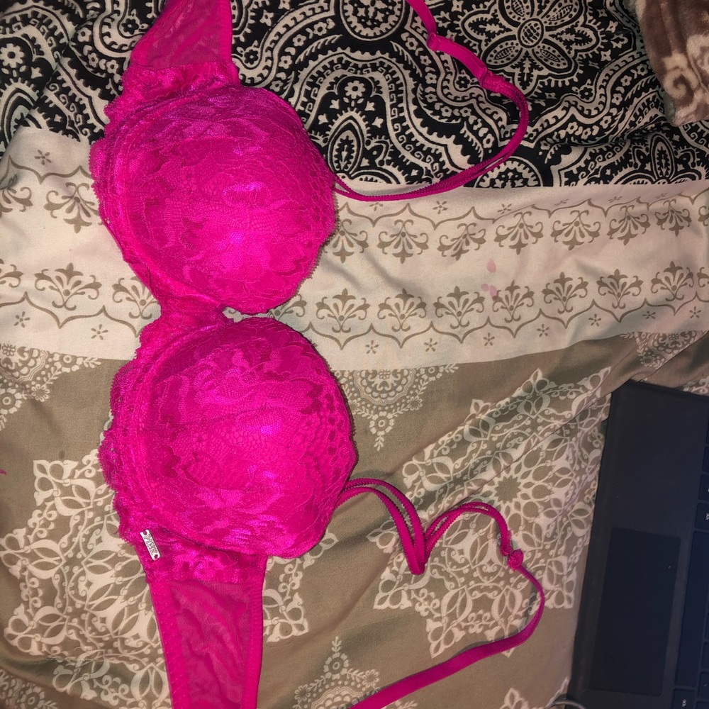 Victoria’s Secret date push up bra